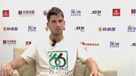 赛中显得黯 赛中显得黯